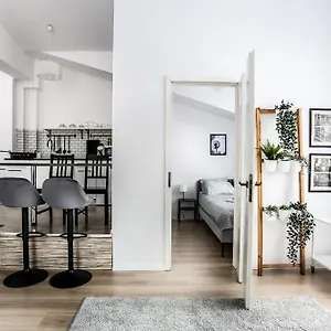  Apartment Fully-furnished With Air Conditioning For Families, Cracow Old Town Poland