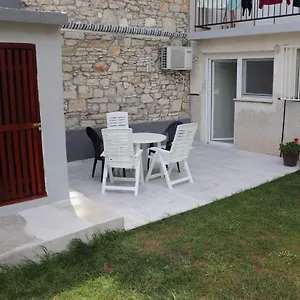Nika , Pola Croazia